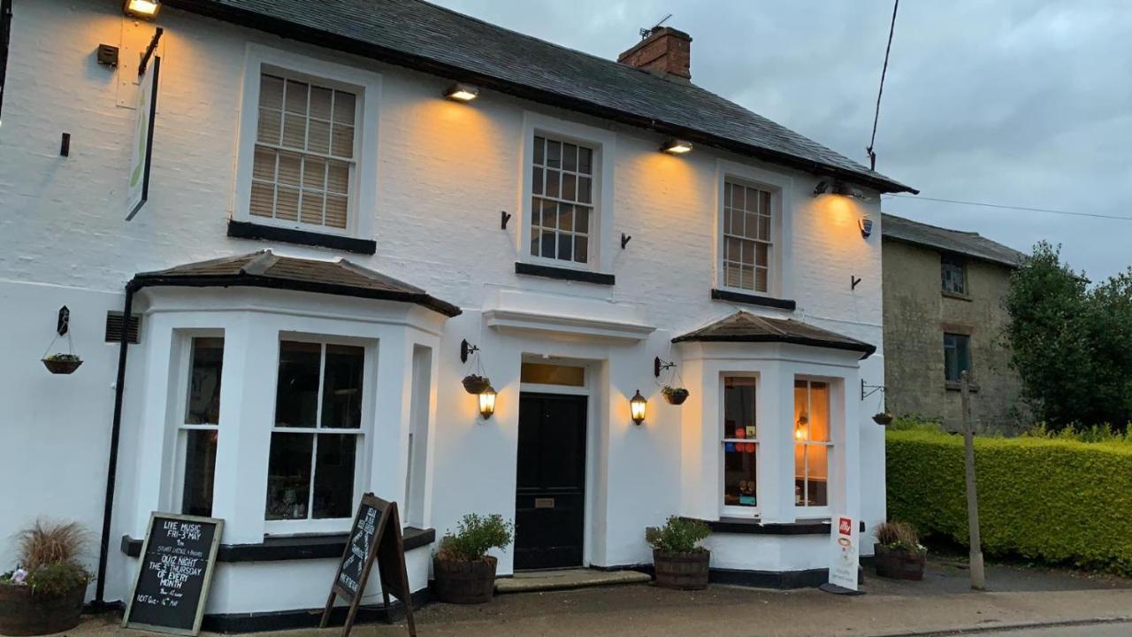 The Fox And Hounds Hotel Whittlebury Exterior foto